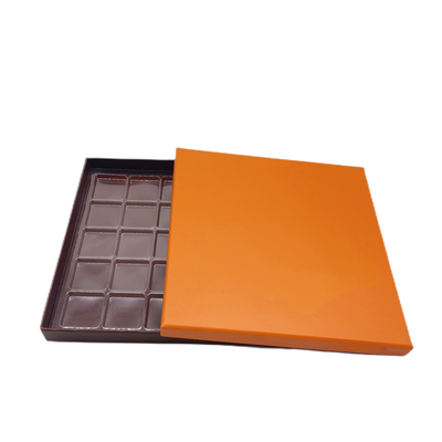 บรรจุภัณฑ์ช็อคโกแลตสุดหรูกล่องกระดาษคราฟท์สีส้ม 25 ชิ้นพร้อมพลาสติกด้านใน