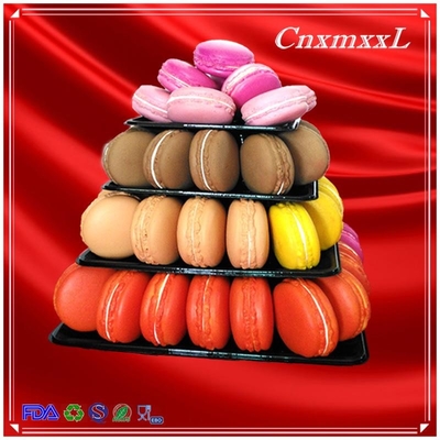 สเตนด์แสดงผลิตภัณฑ์แมคคารอนจากพลาสติก พร้อมตึกแมคคารอนสแควร์ 4 ชั้น